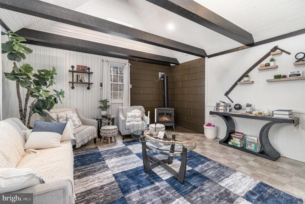 250 Hostetter Ln