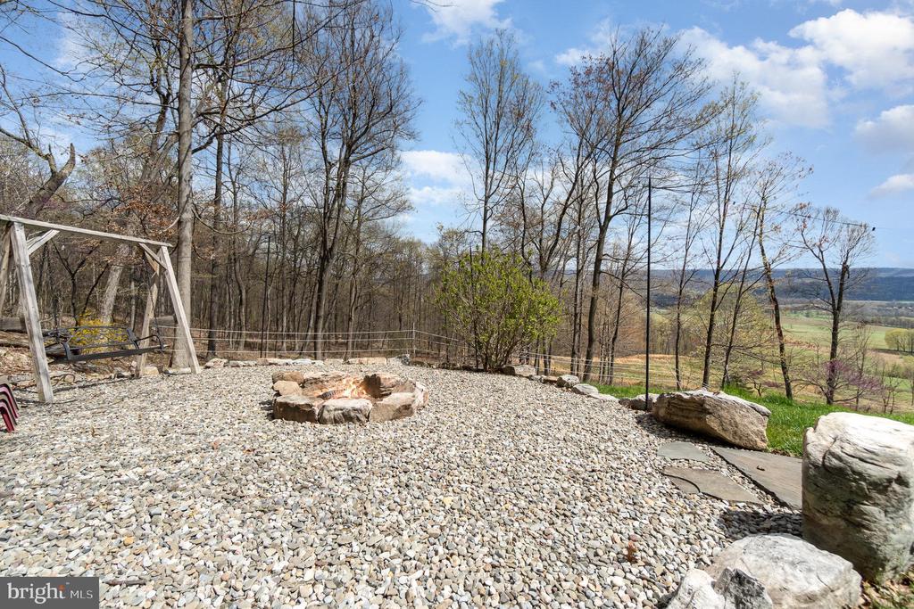 250 Hostetter Ln