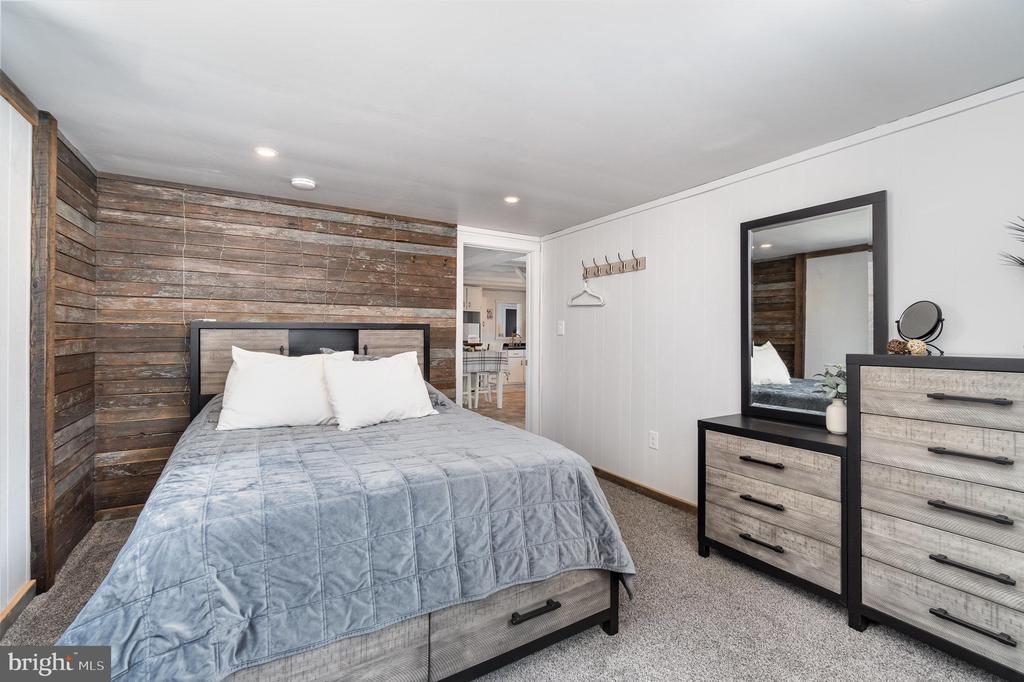 250 Hostetter Ln