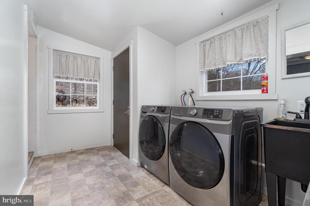 250 Hostetter Ln