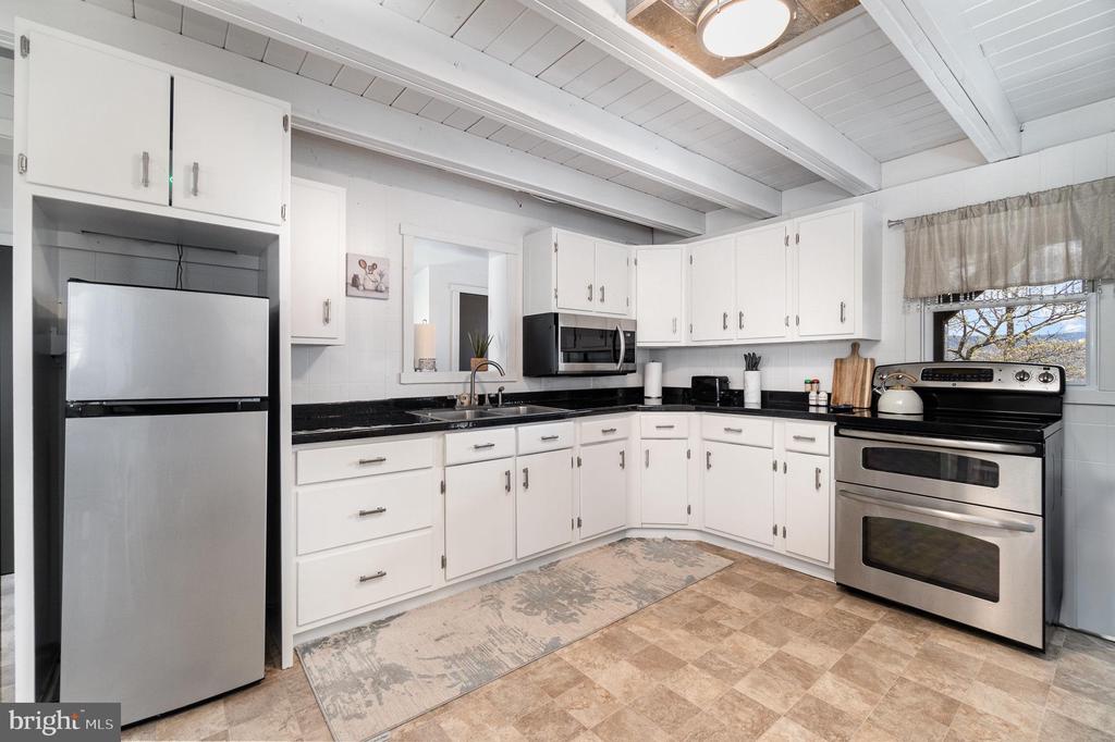 250 Hostetter Ln