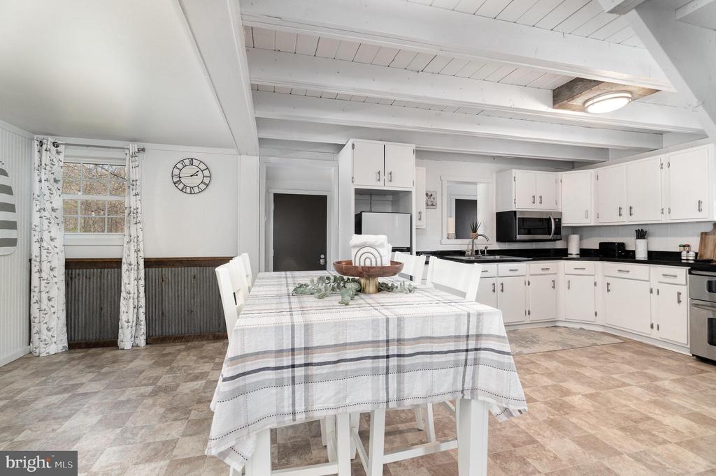 250 Hostetter Ln