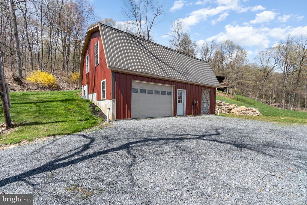 250 Hostetter Ln