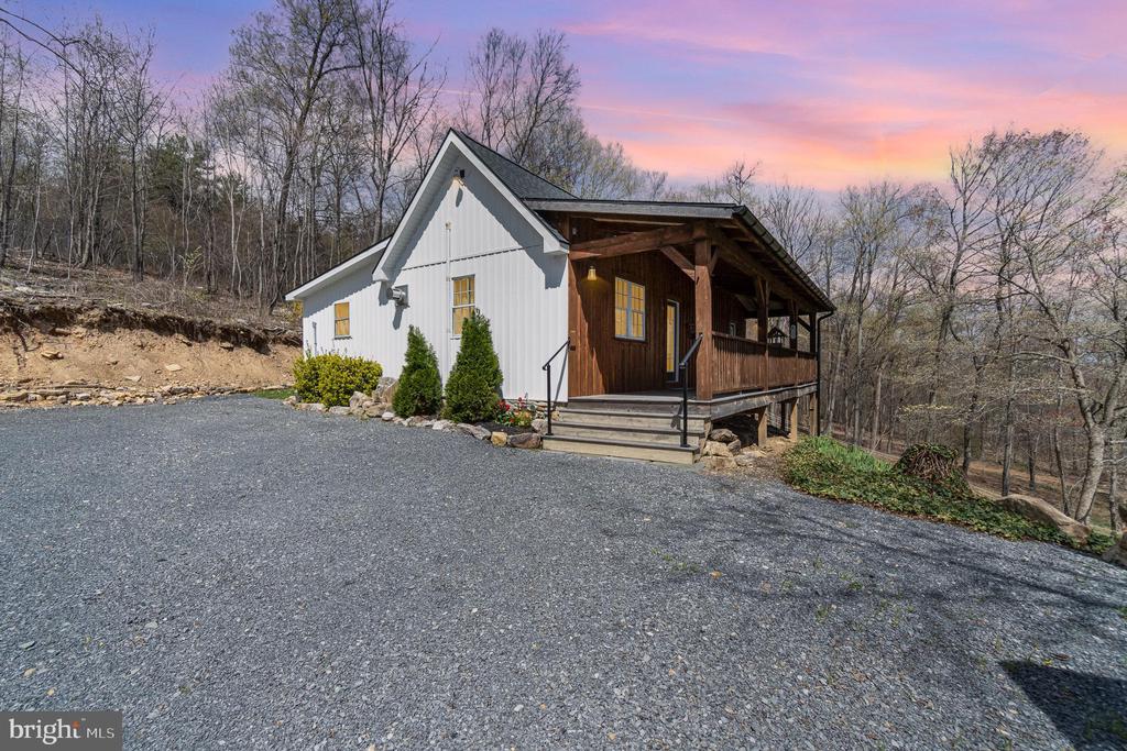 250 Hostetter Ln