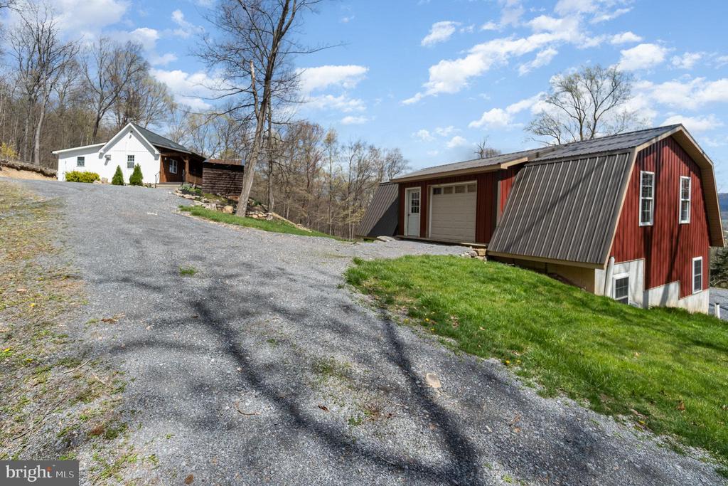 250 Hostetter Ln