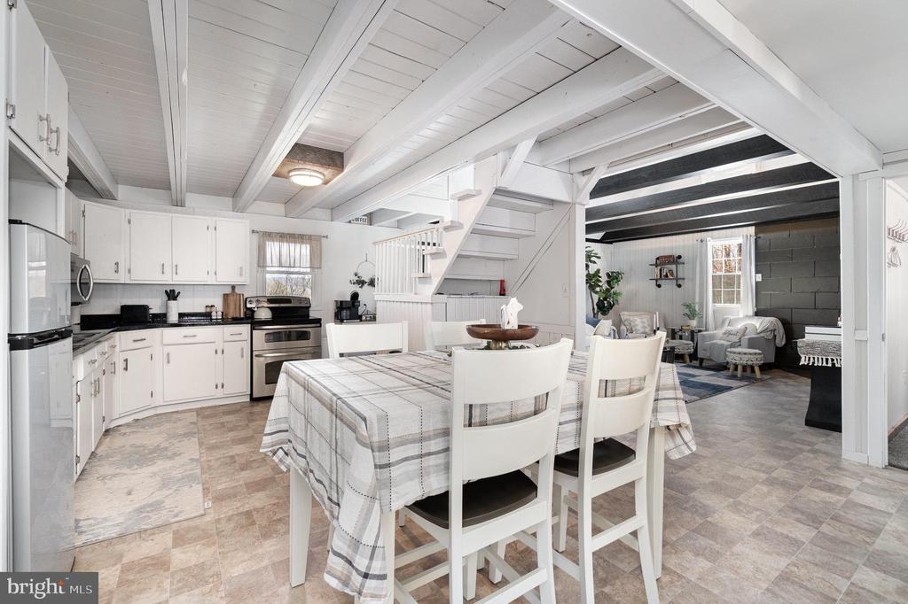 250 Hostetter Ln