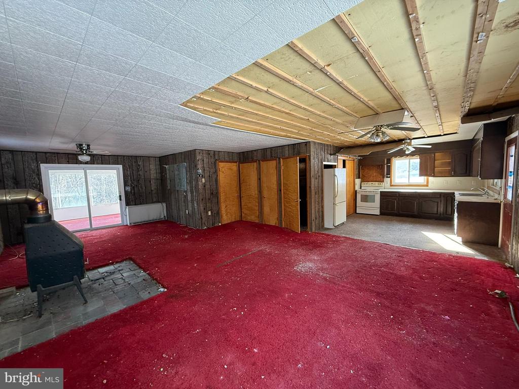 925 VALLEY ROAD