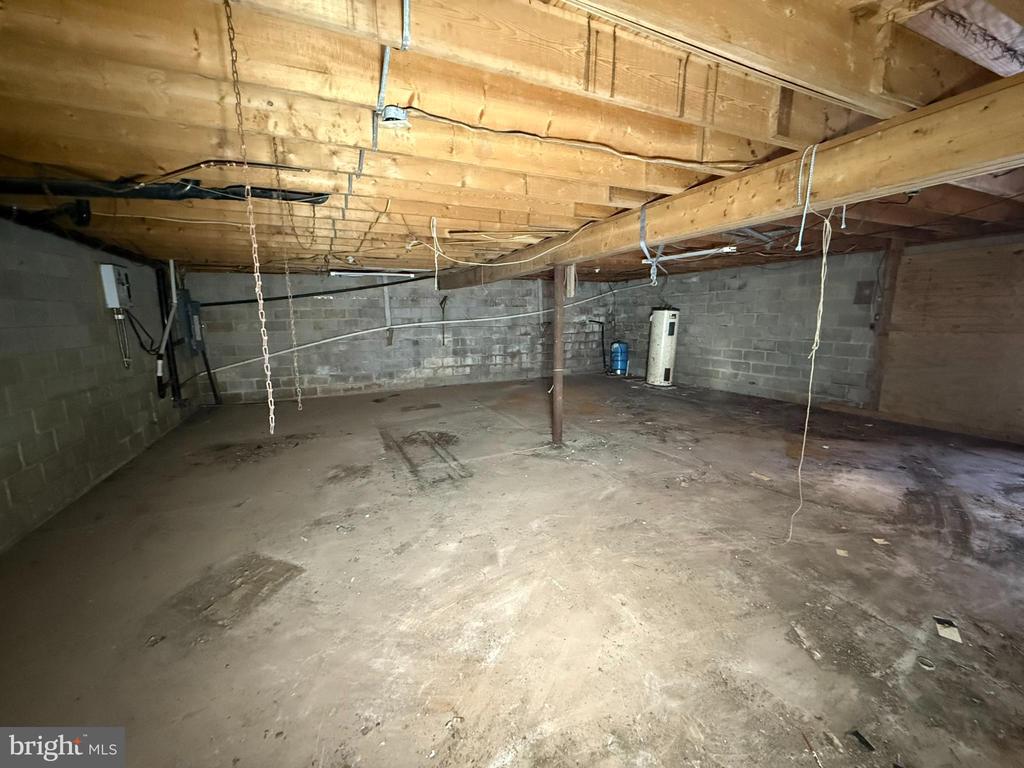 925 VALLEY ROAD