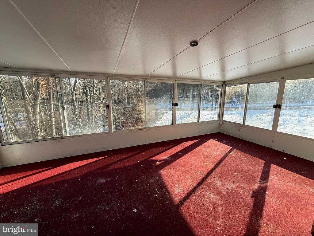 925 VALLEY ROAD