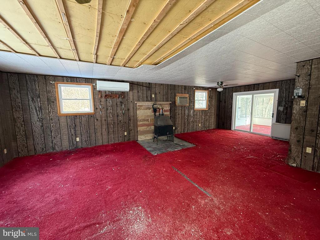 925 VALLEY ROAD