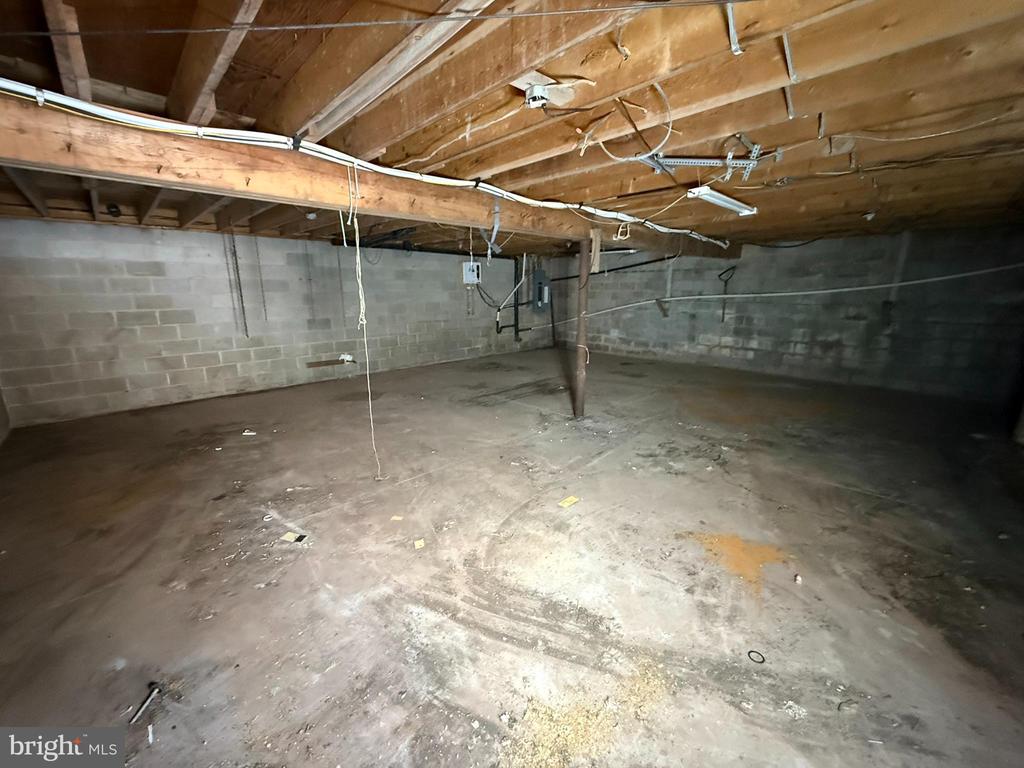 925 VALLEY ROAD