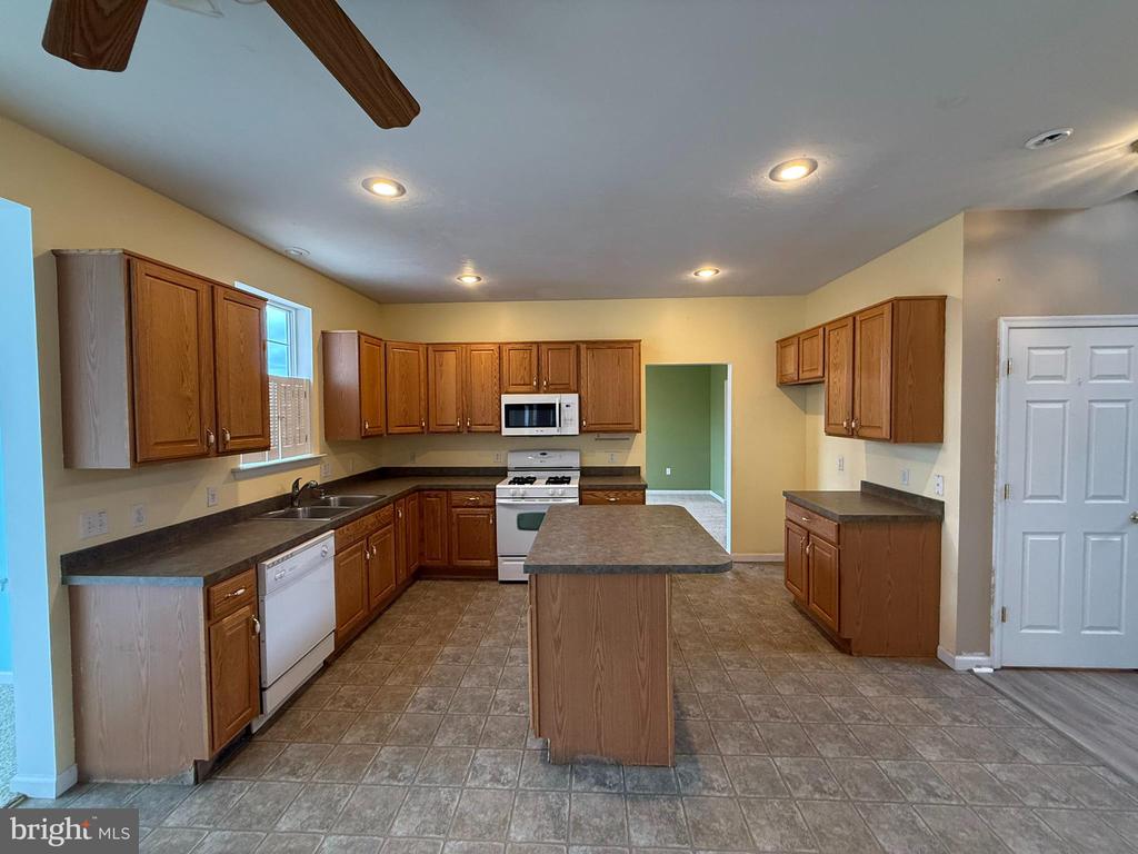 3415 Raintree Rd