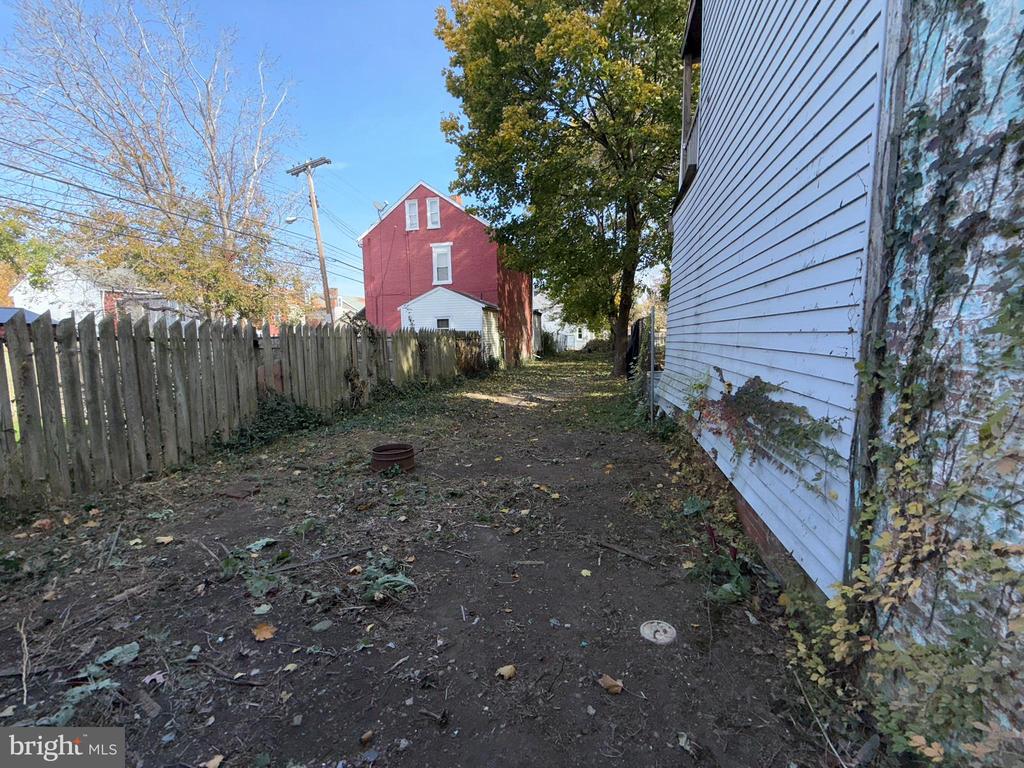 125 N QUEEN STREET