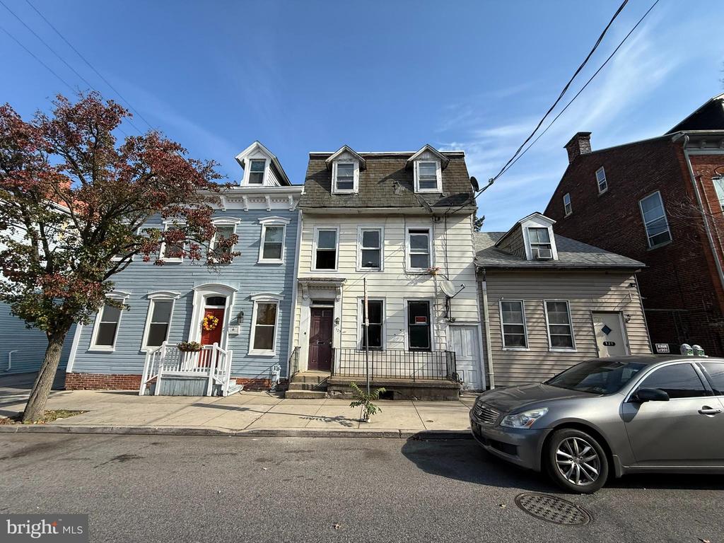 125 N QUEEN STREET
