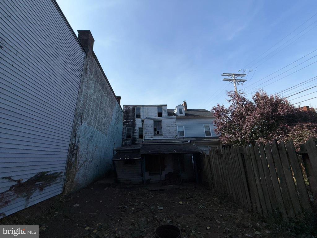 125 N QUEEN STREET