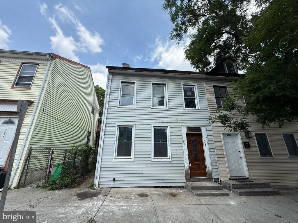 255 E WALNUT STREET