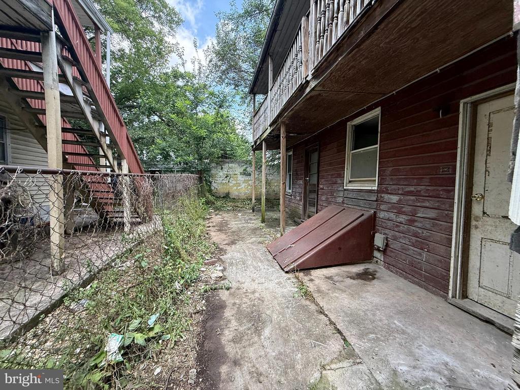 255 E WALNUT STREET