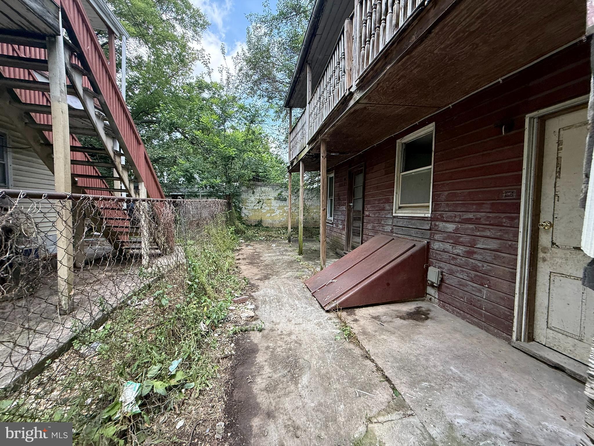 255 E WALNUT STREET