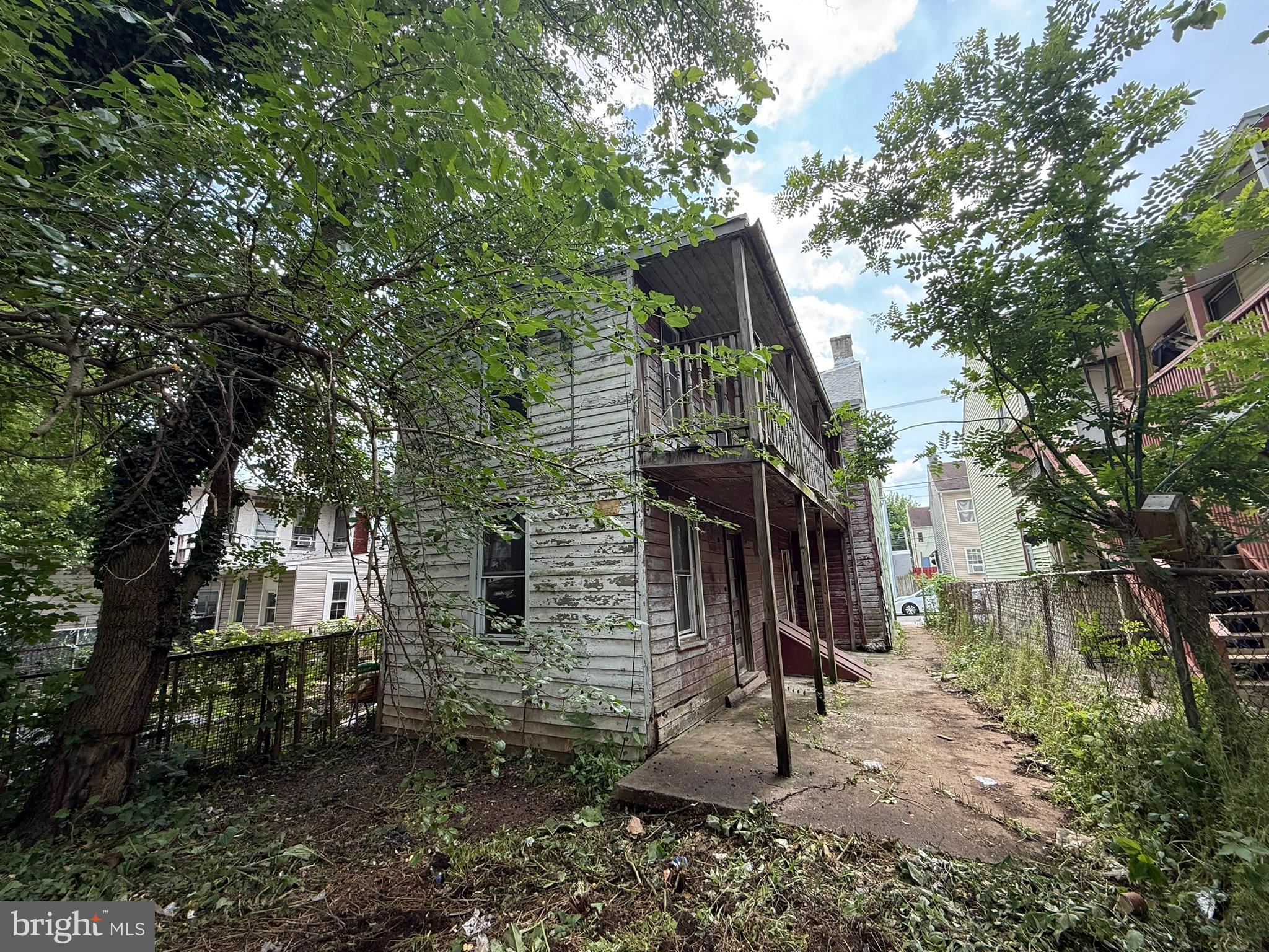 255 E WALNUT STREET