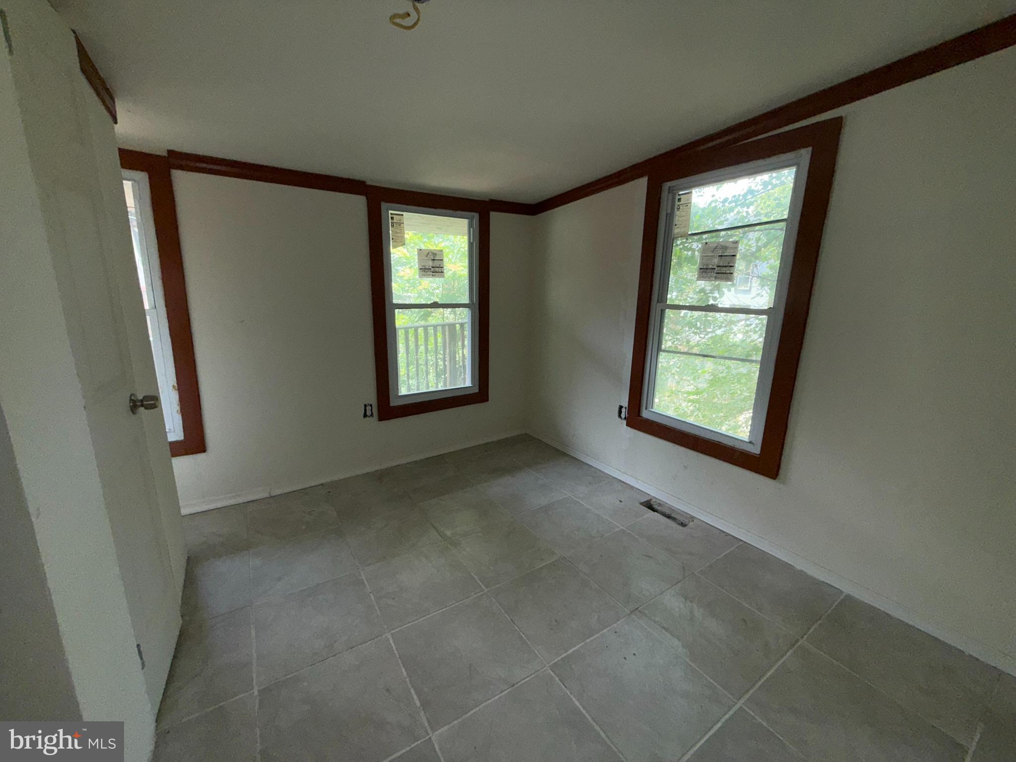 255 E WALNUT STREET