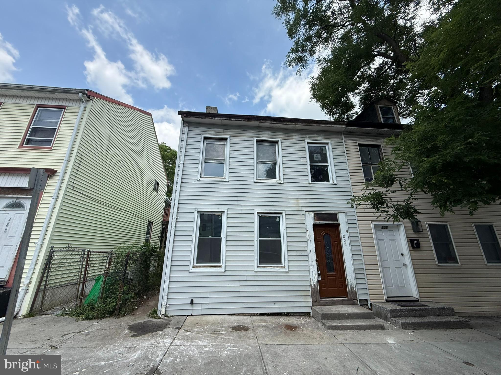 255 E WALNUT STREET