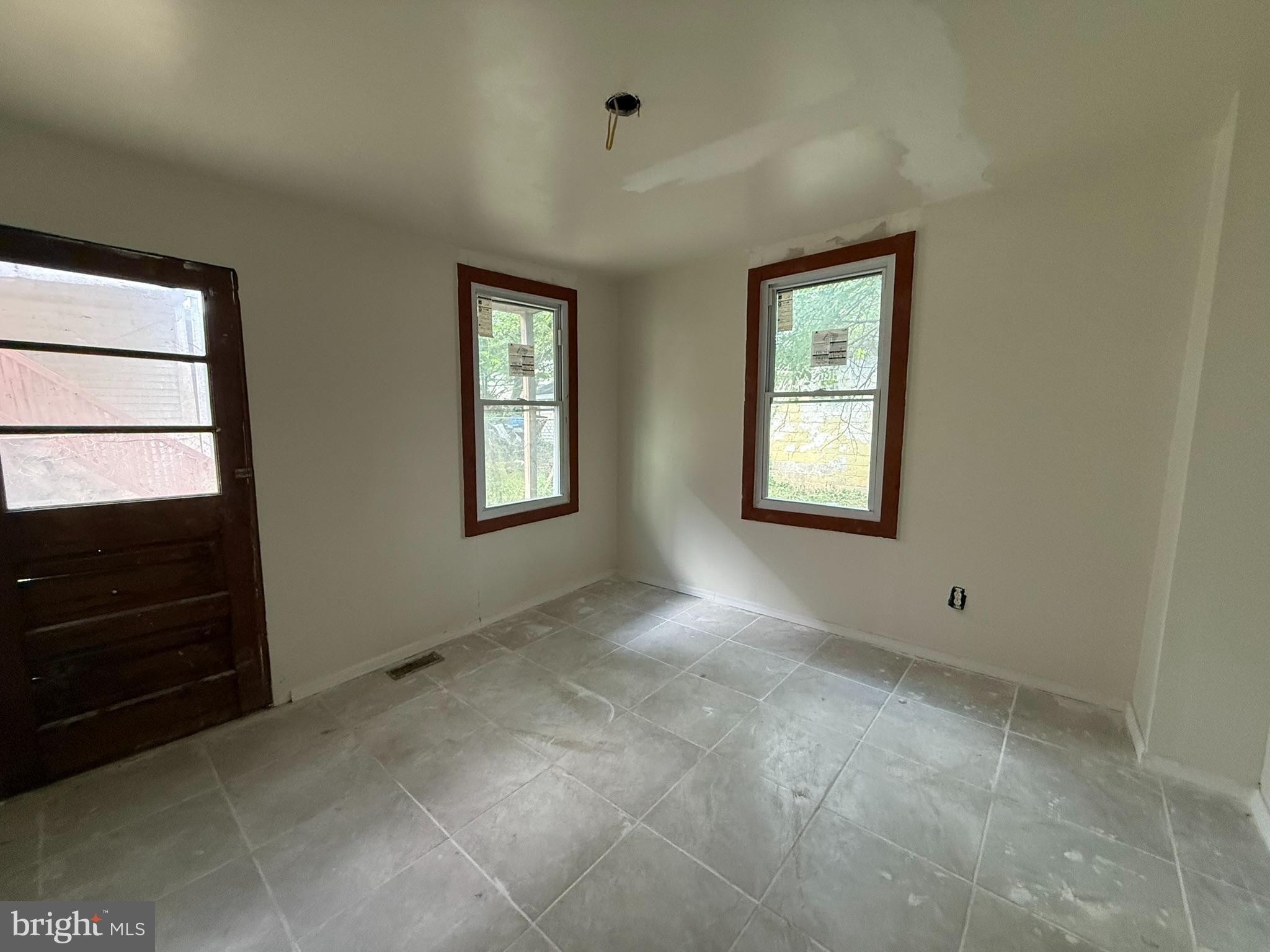 255 E WALNUT STREET