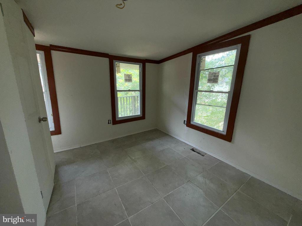 255 E WALNUT STREET