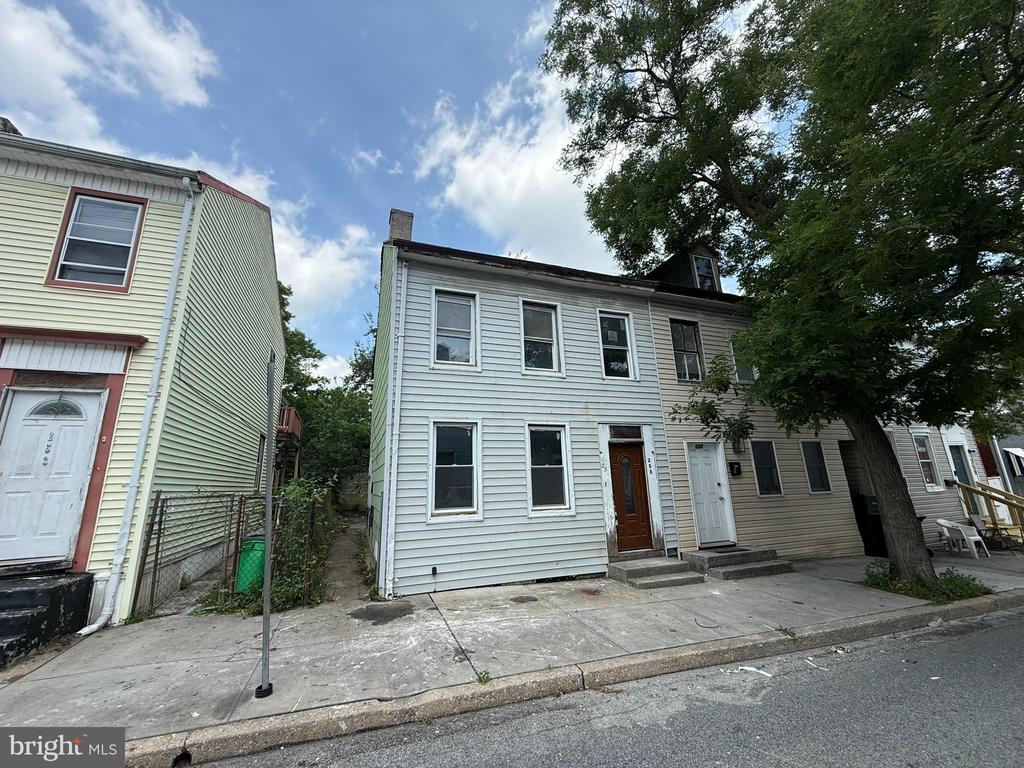 255 E WALNUT STREET