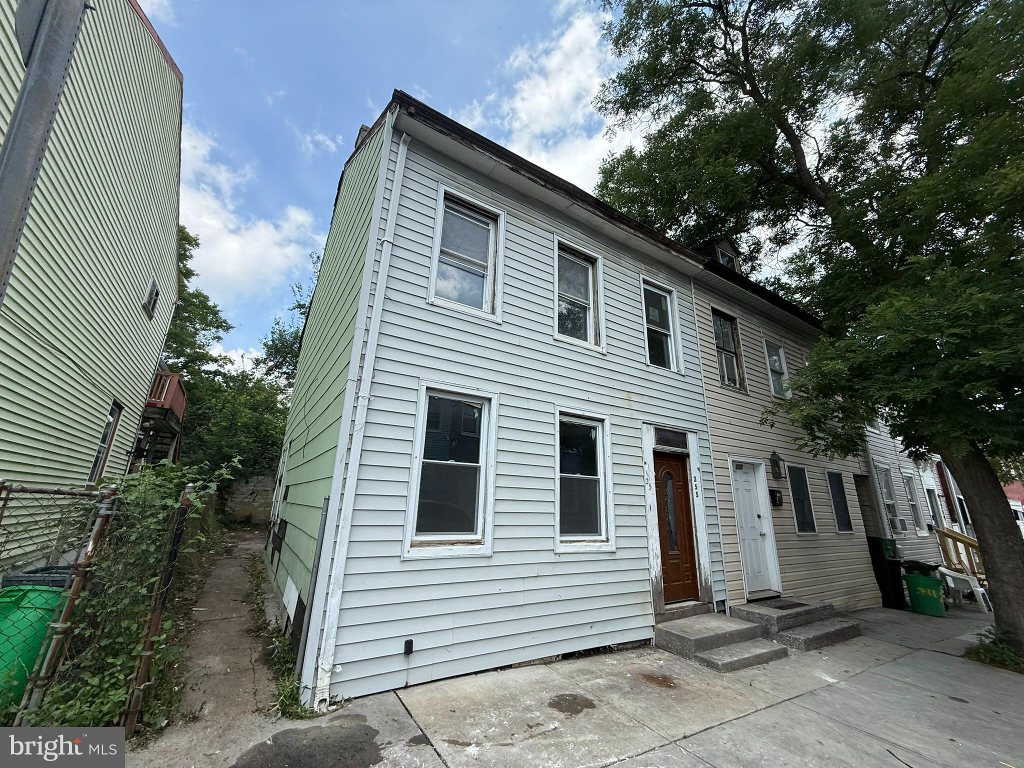 255 E WALNUT STREET