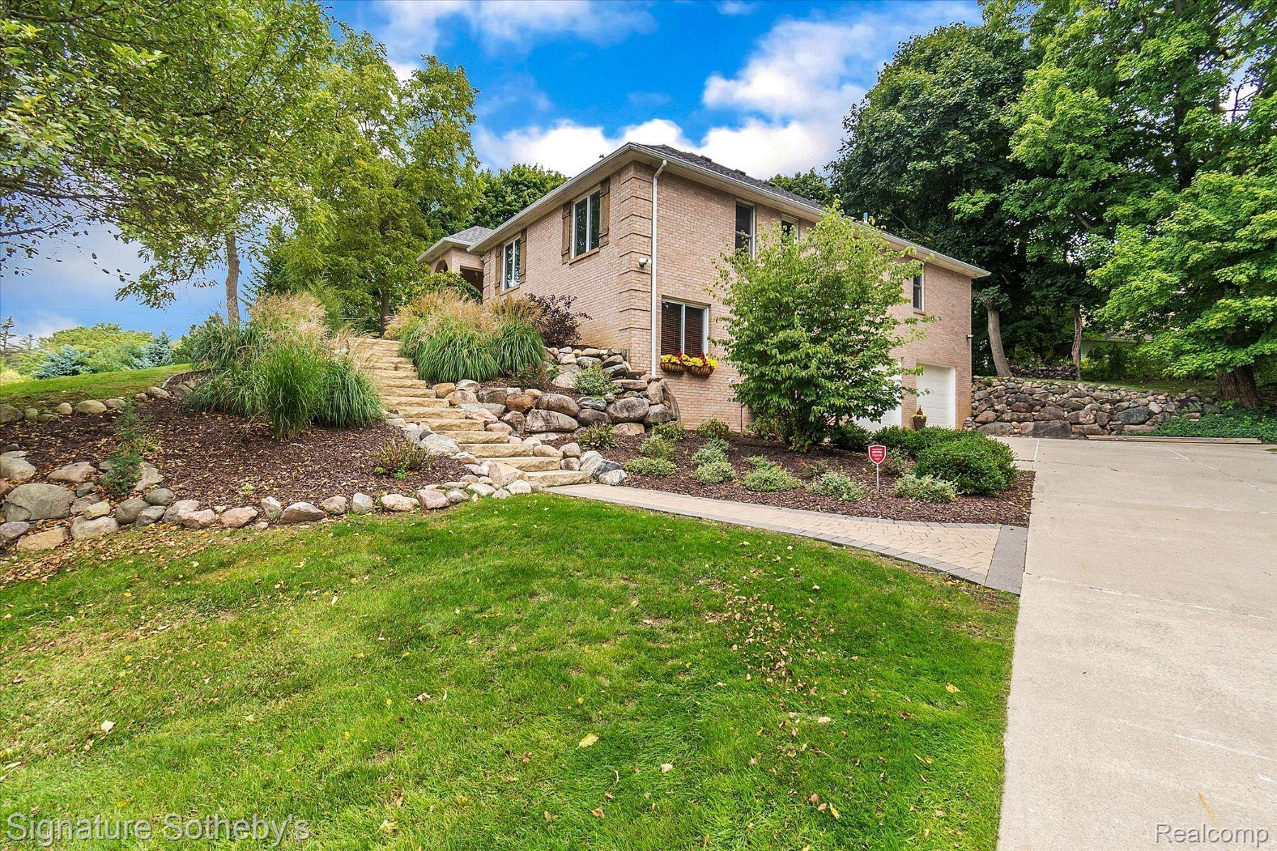 933 ANNIE LANG Drive