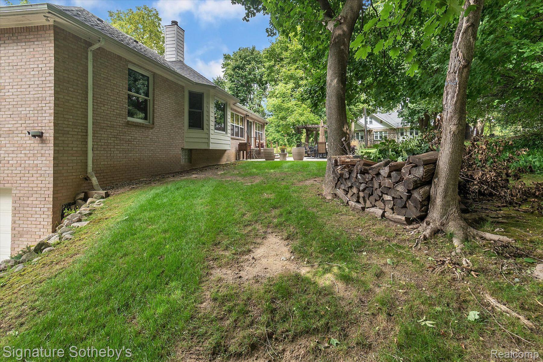 933 ANNIE LANG Drive