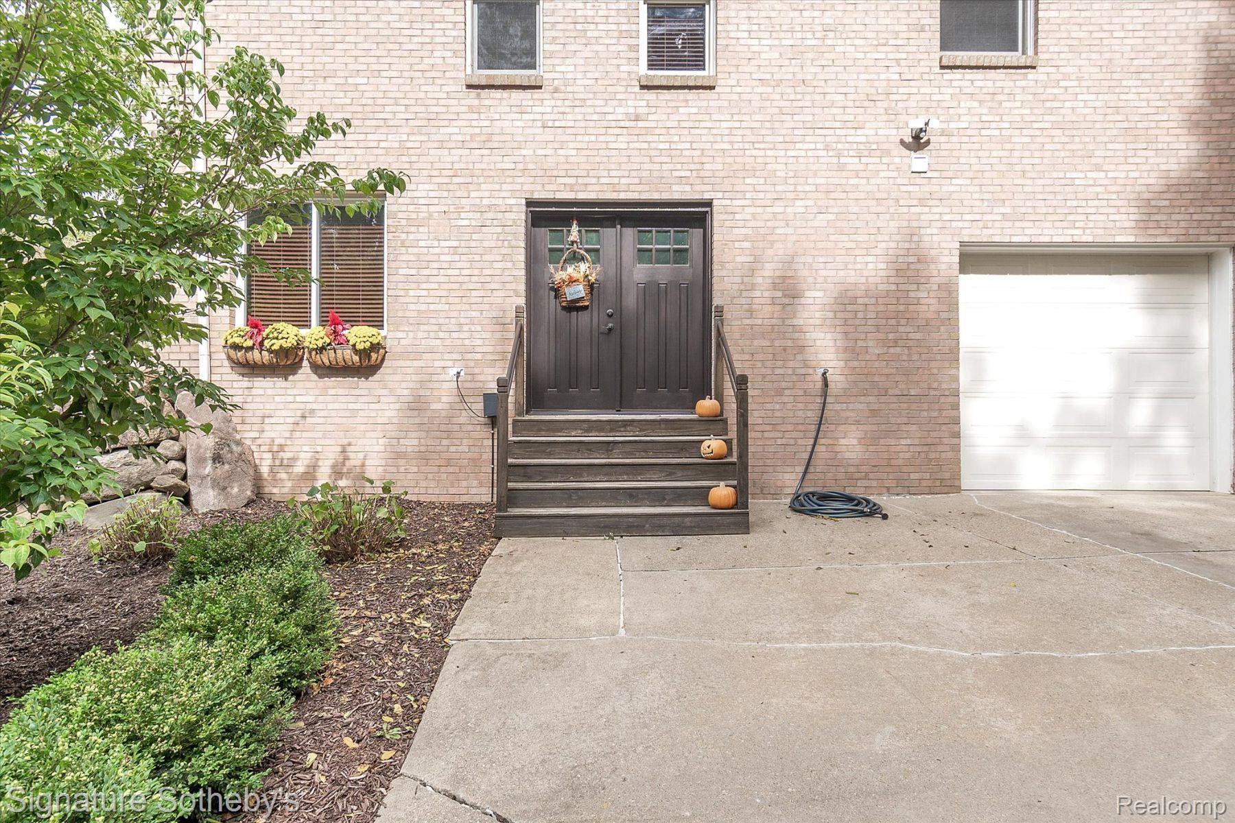 933 ANNIE LANG Drive