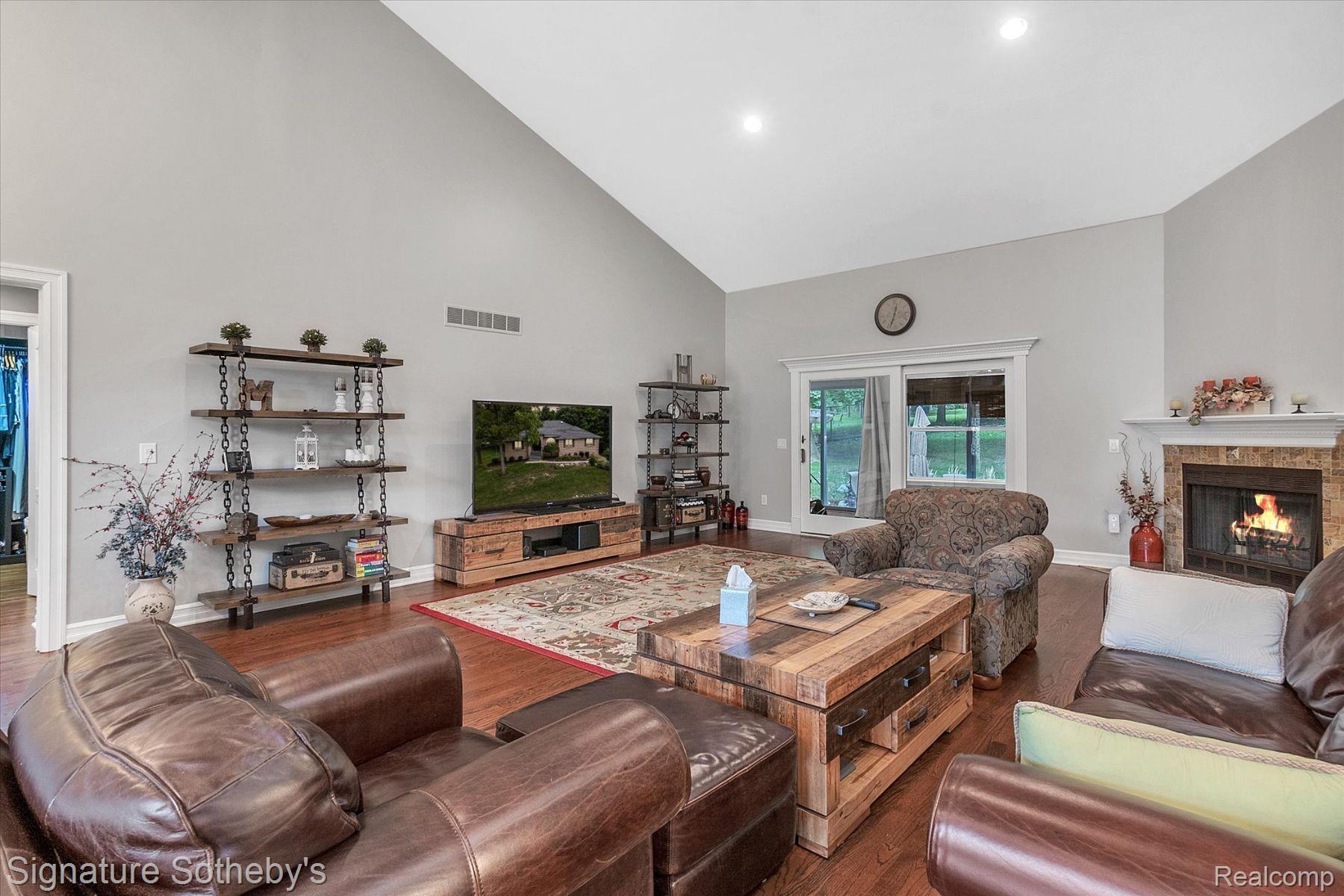 933 ANNIE LANG Drive