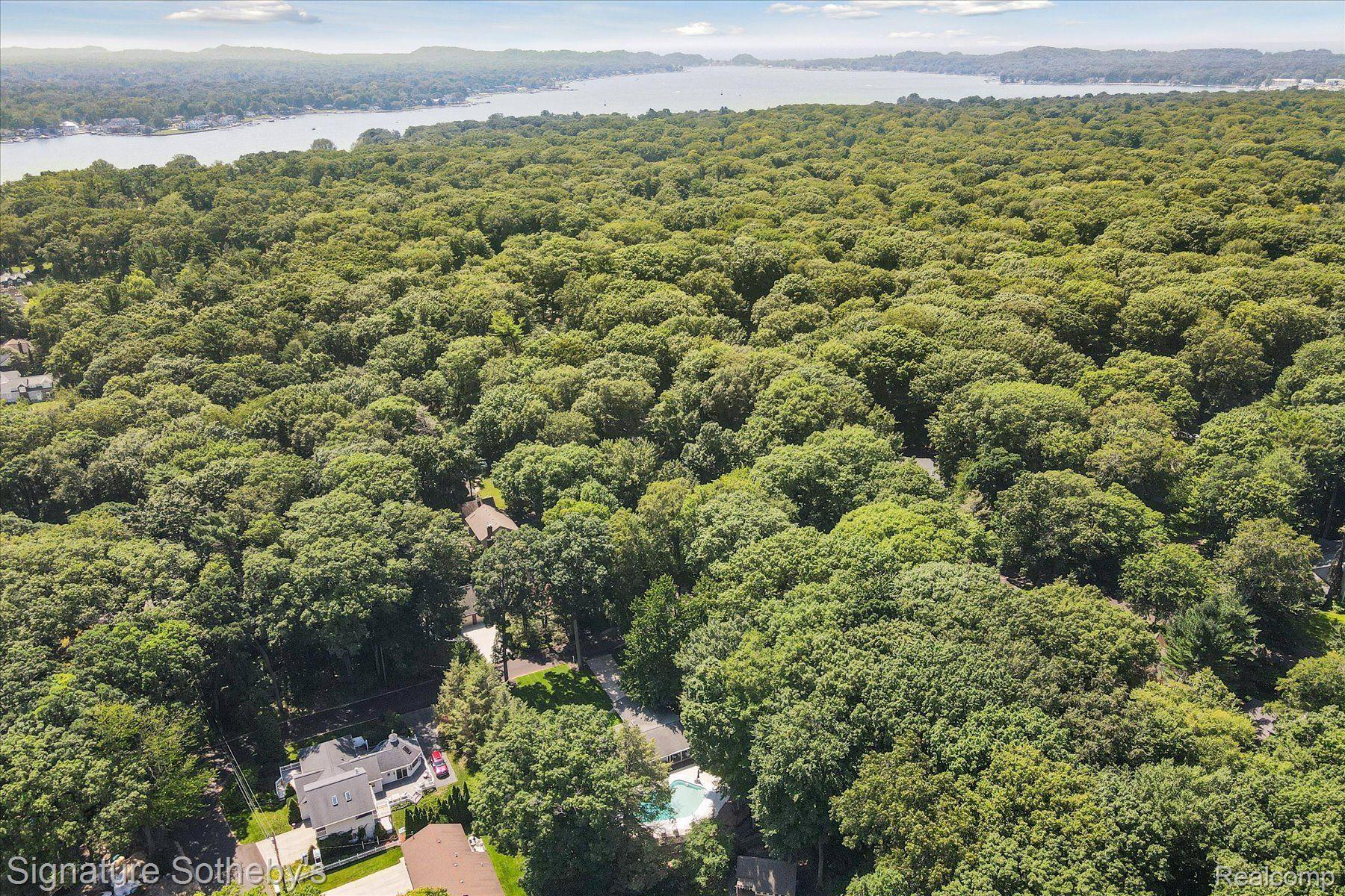 1091 MAPLE WALK Drive