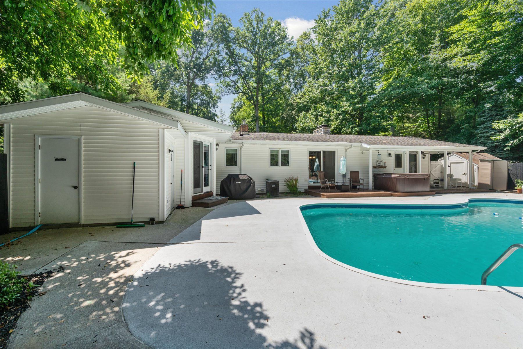 1091 MAPLE WALK Drive
