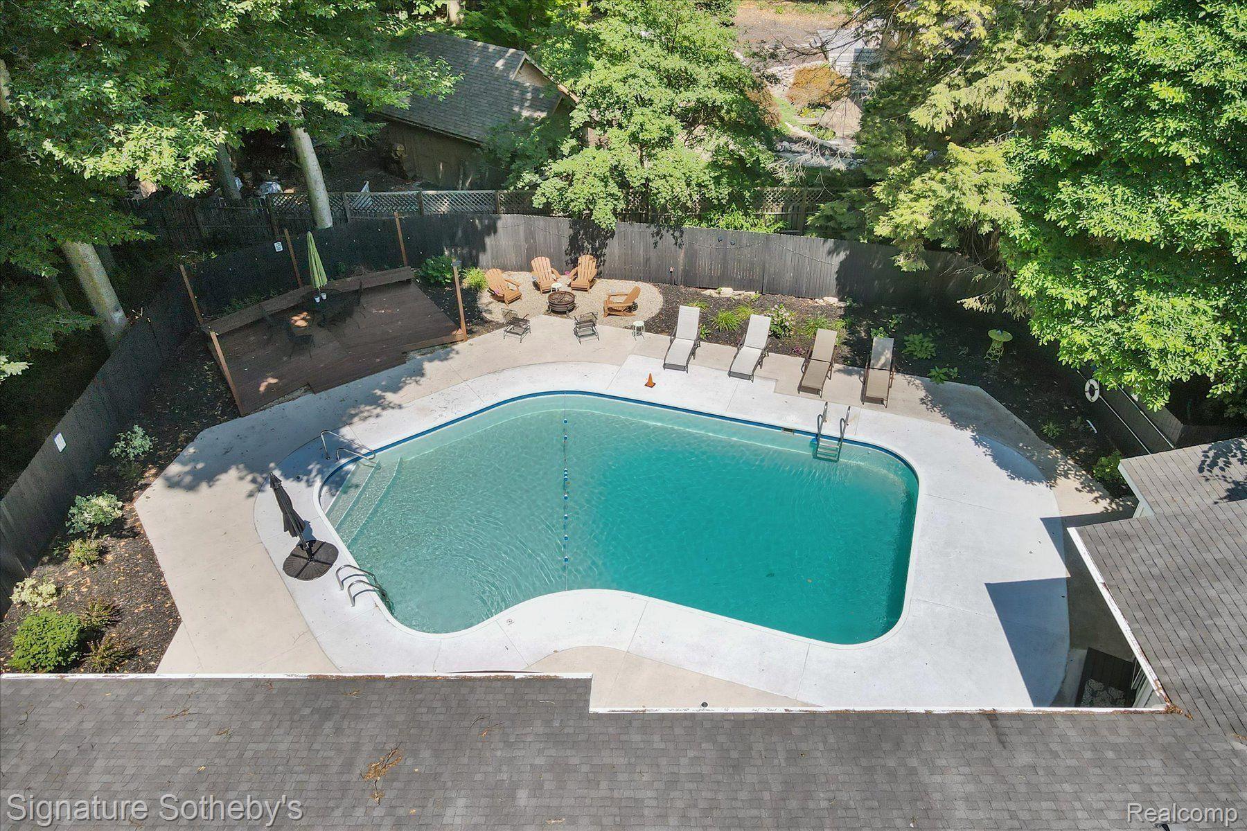 1091 MAPLE WALK Drive