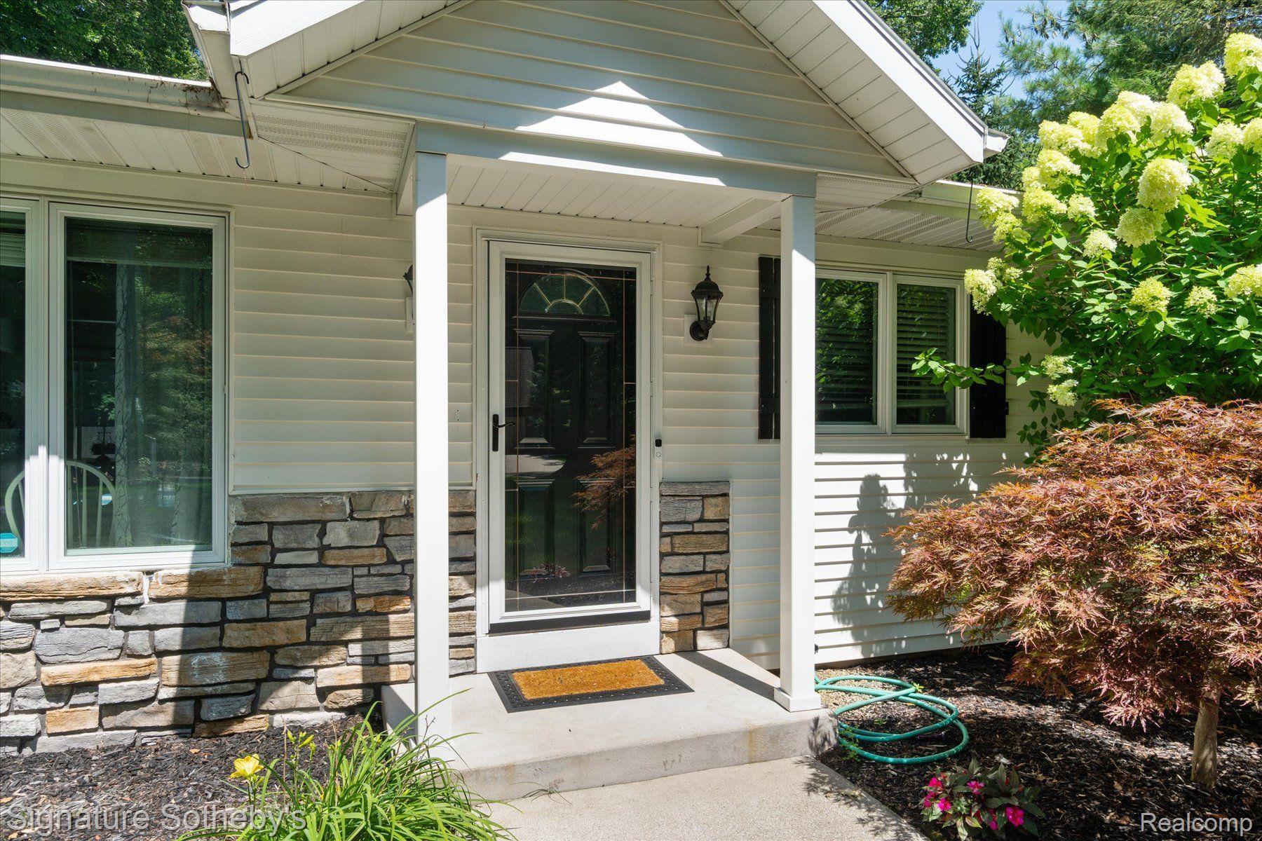 1091 MAPLE WALK Drive