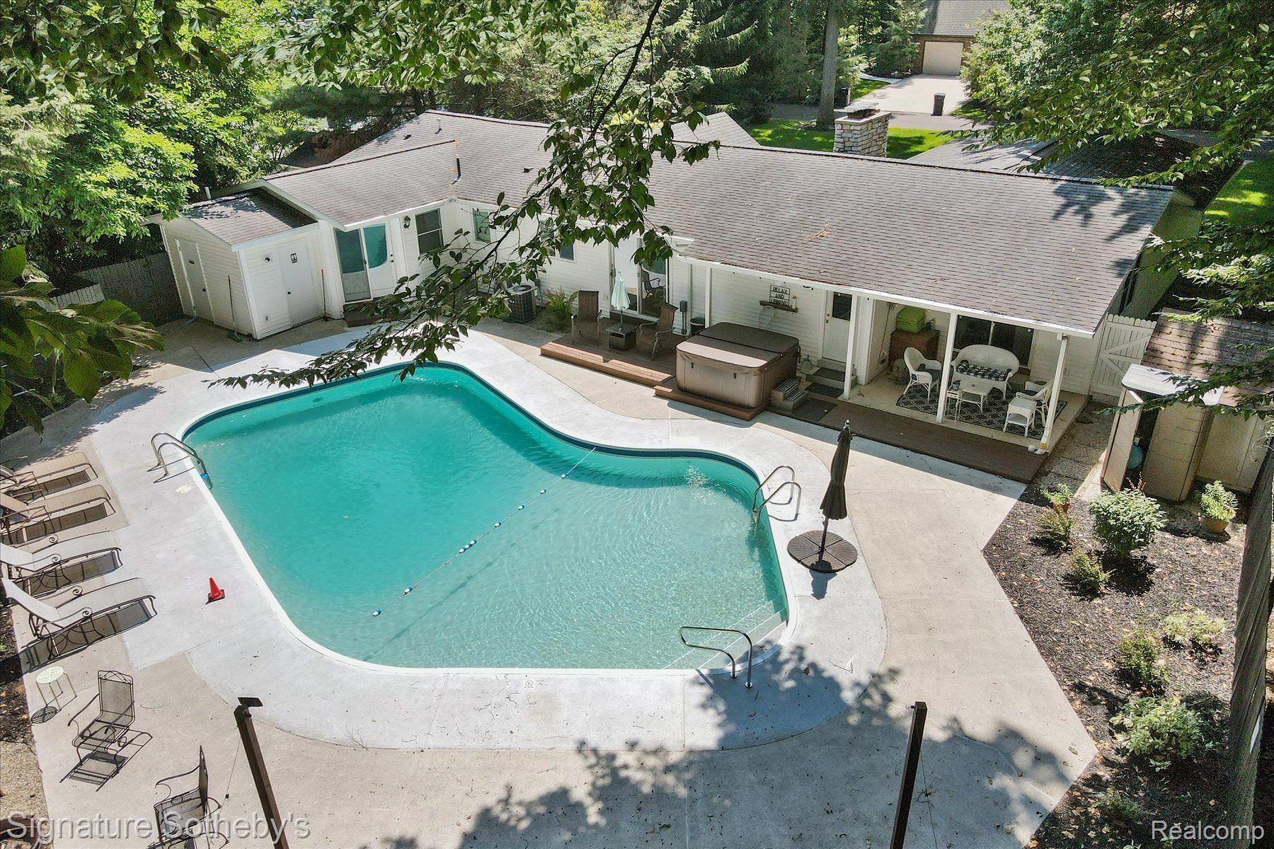 1091 MAPLE WALK Drive