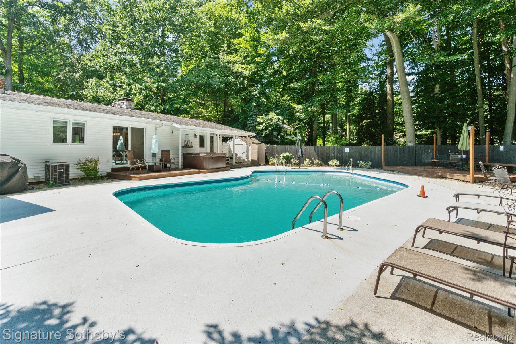 1091 MAPLE WALK Drive