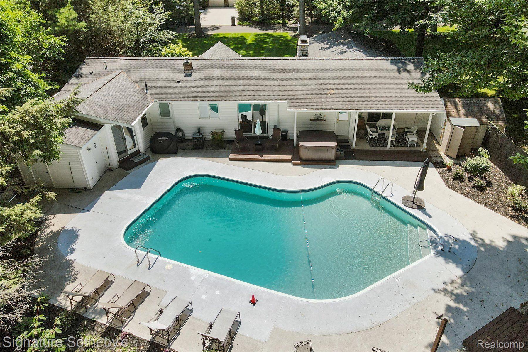 1091 MAPLE WALK Drive