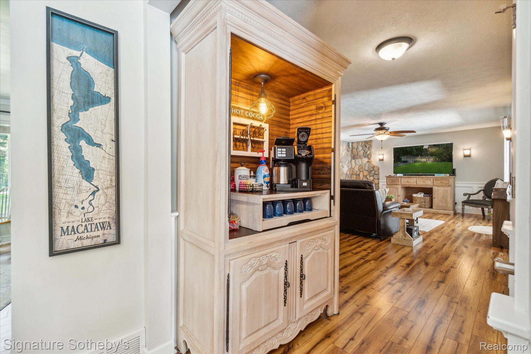 1091 MAPLE WALK Drive