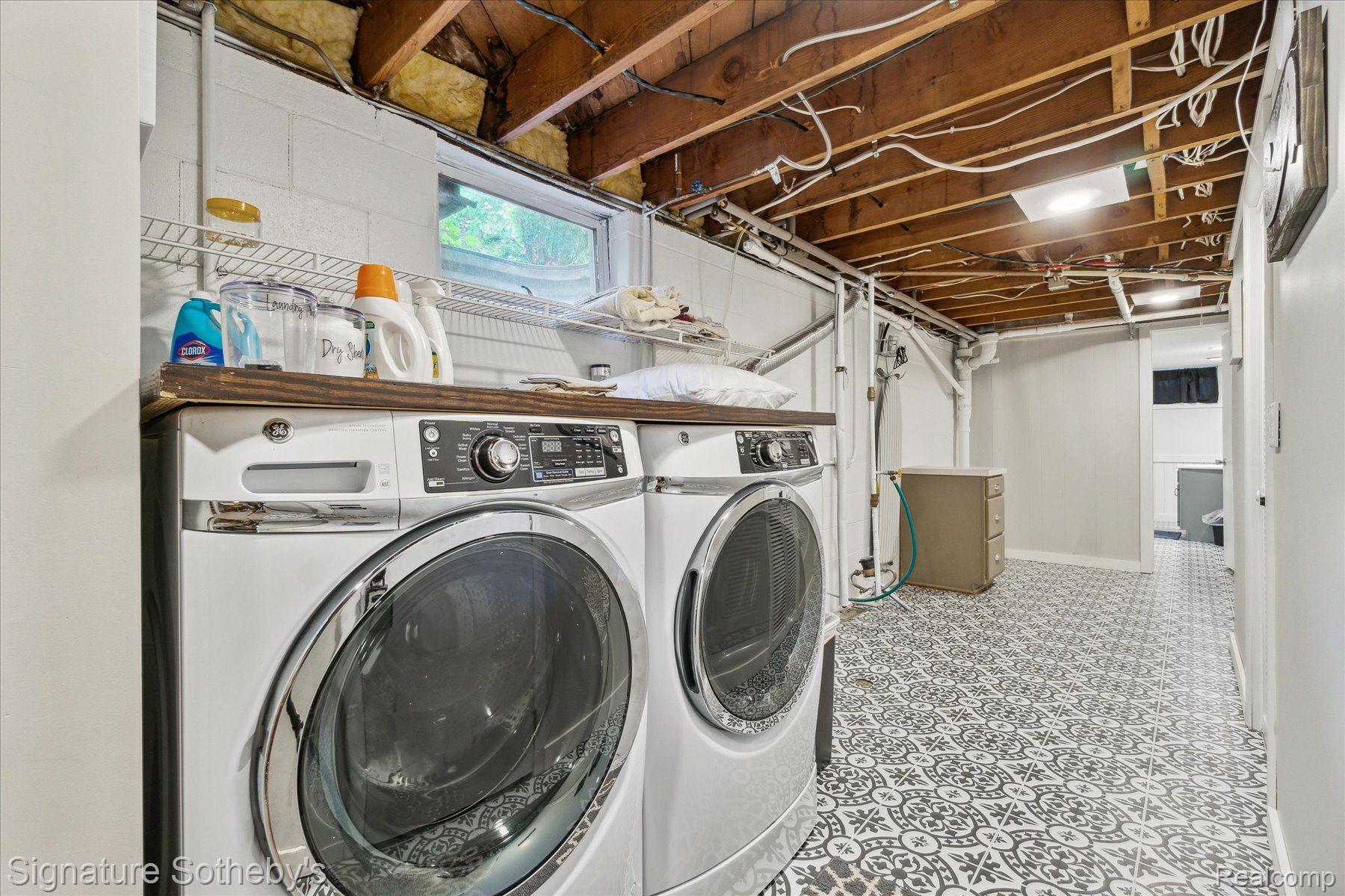 1091 MAPLE WALK Drive