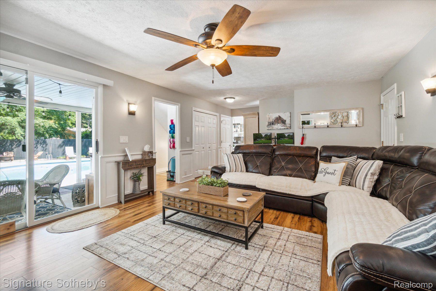 1091 MAPLE WALK Drive