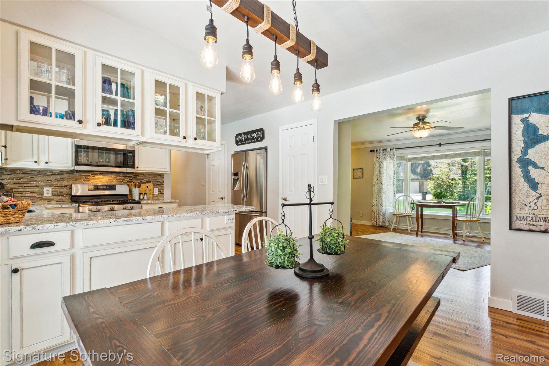 1091 MAPLE WALK Drive