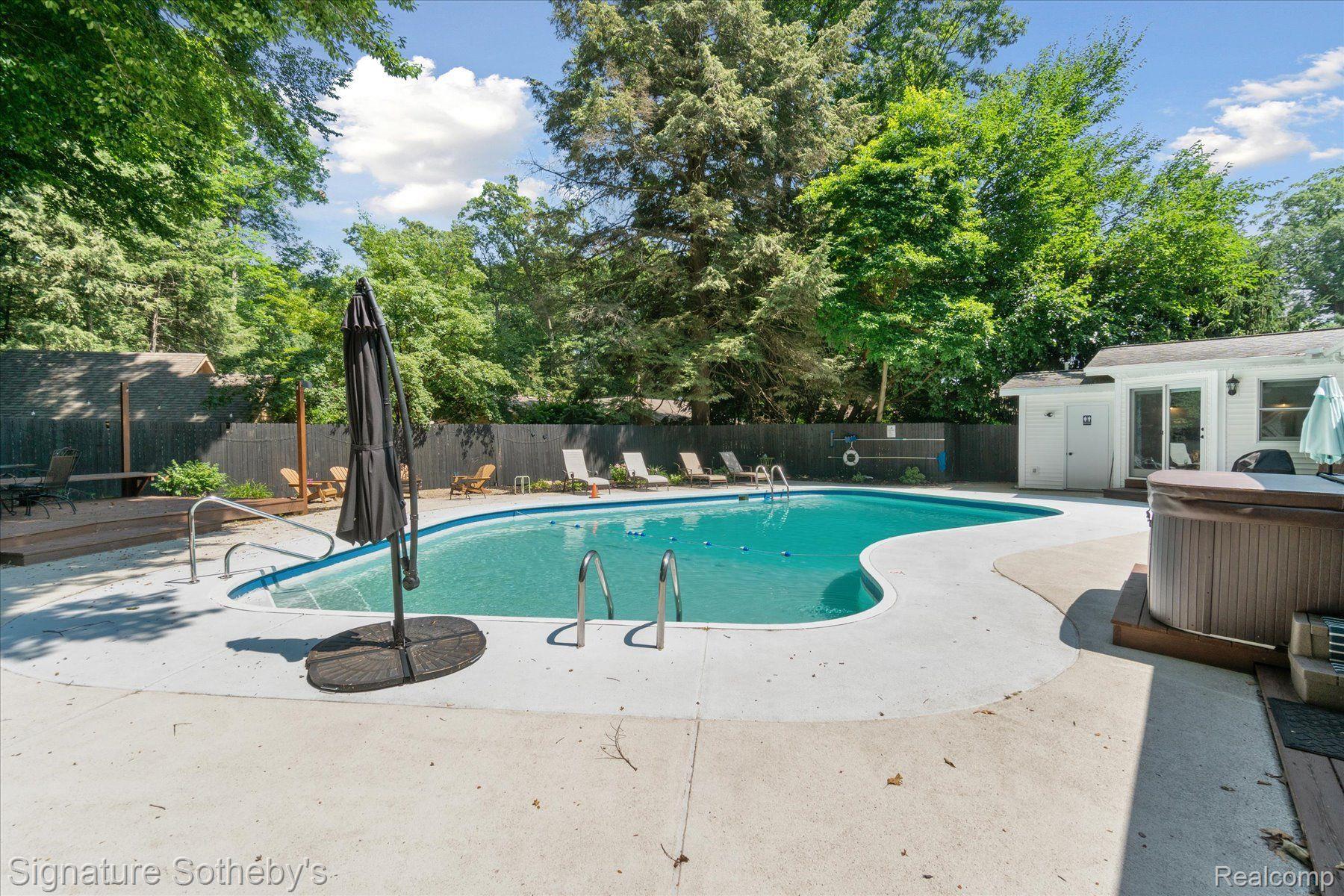 1091 MAPLE WALK Drive