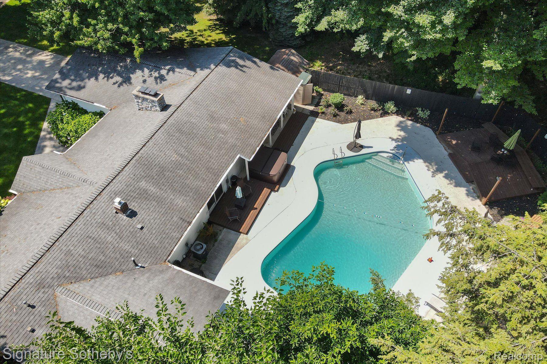 1091 MAPLE WALK Drive