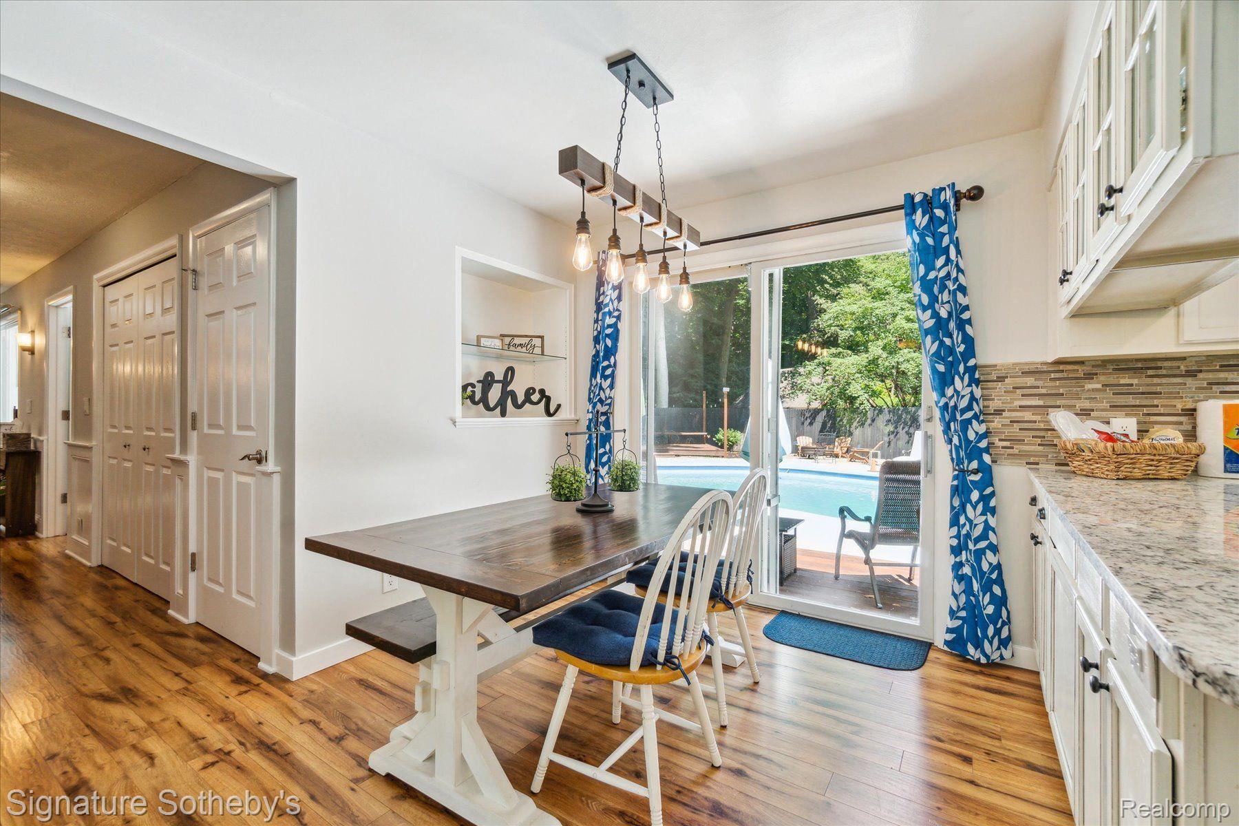 1091 MAPLE WALK Drive