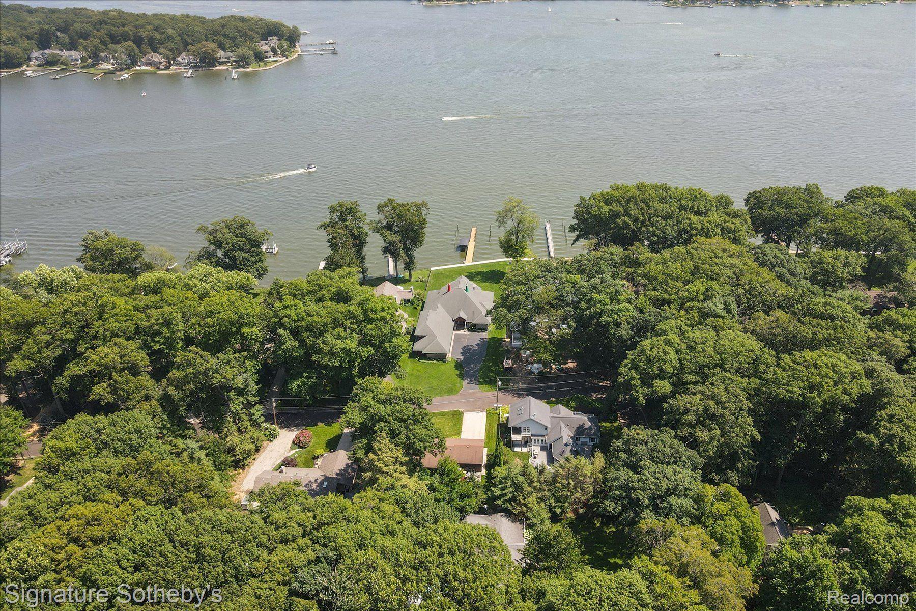 1091 MAPLE WALK Drive