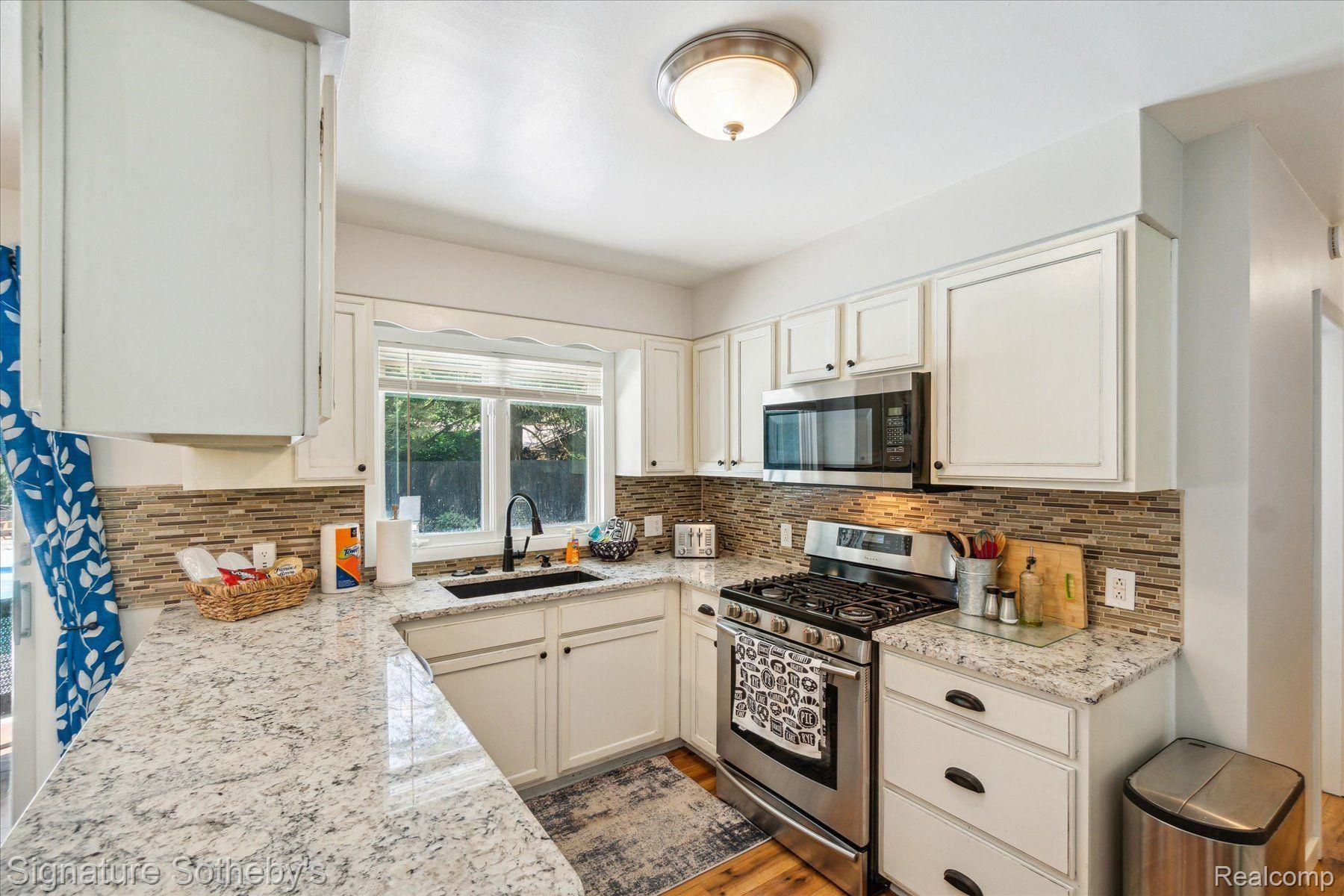 1091 MAPLE WALK Drive