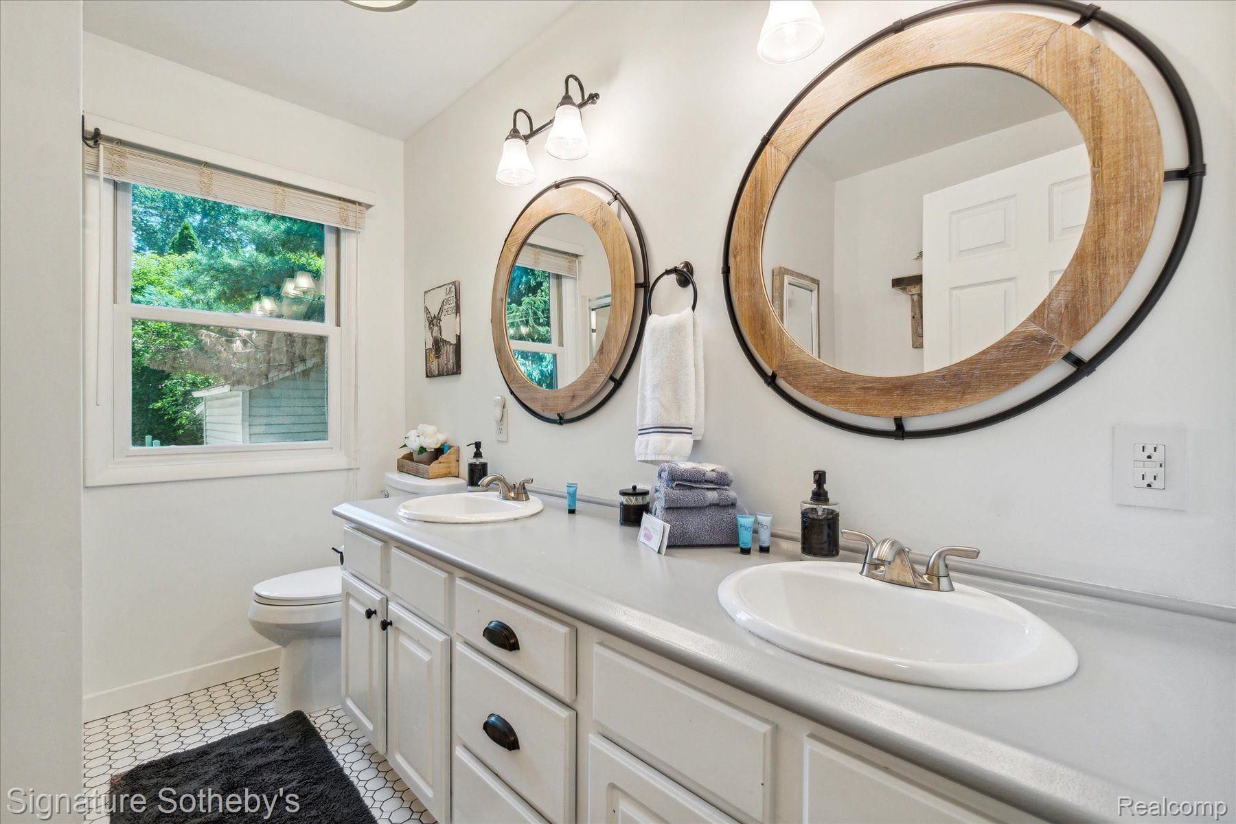 1091 MAPLE WALK Drive